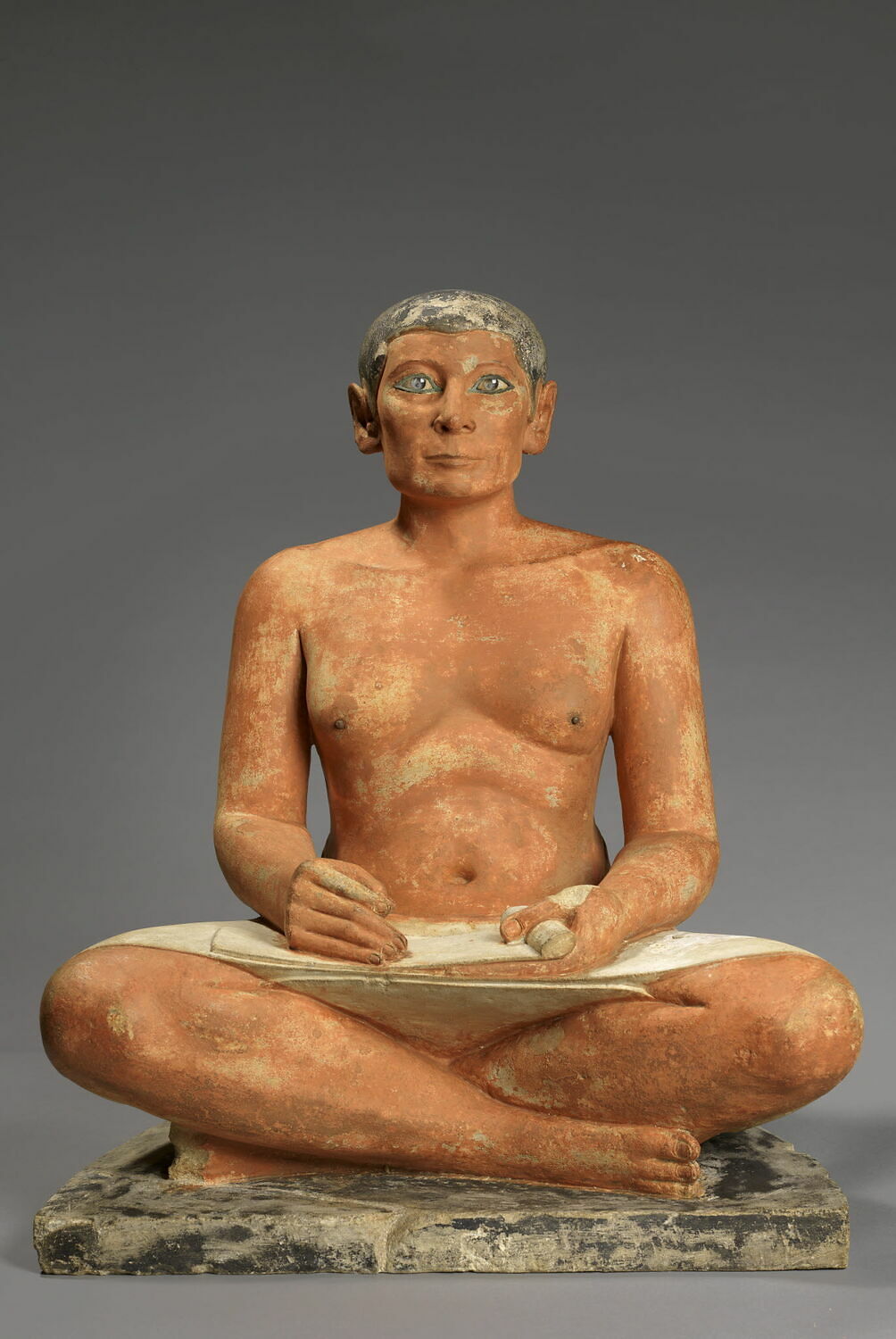 En Quelle Matière Est Fabriqué Le Scribe Accroupi