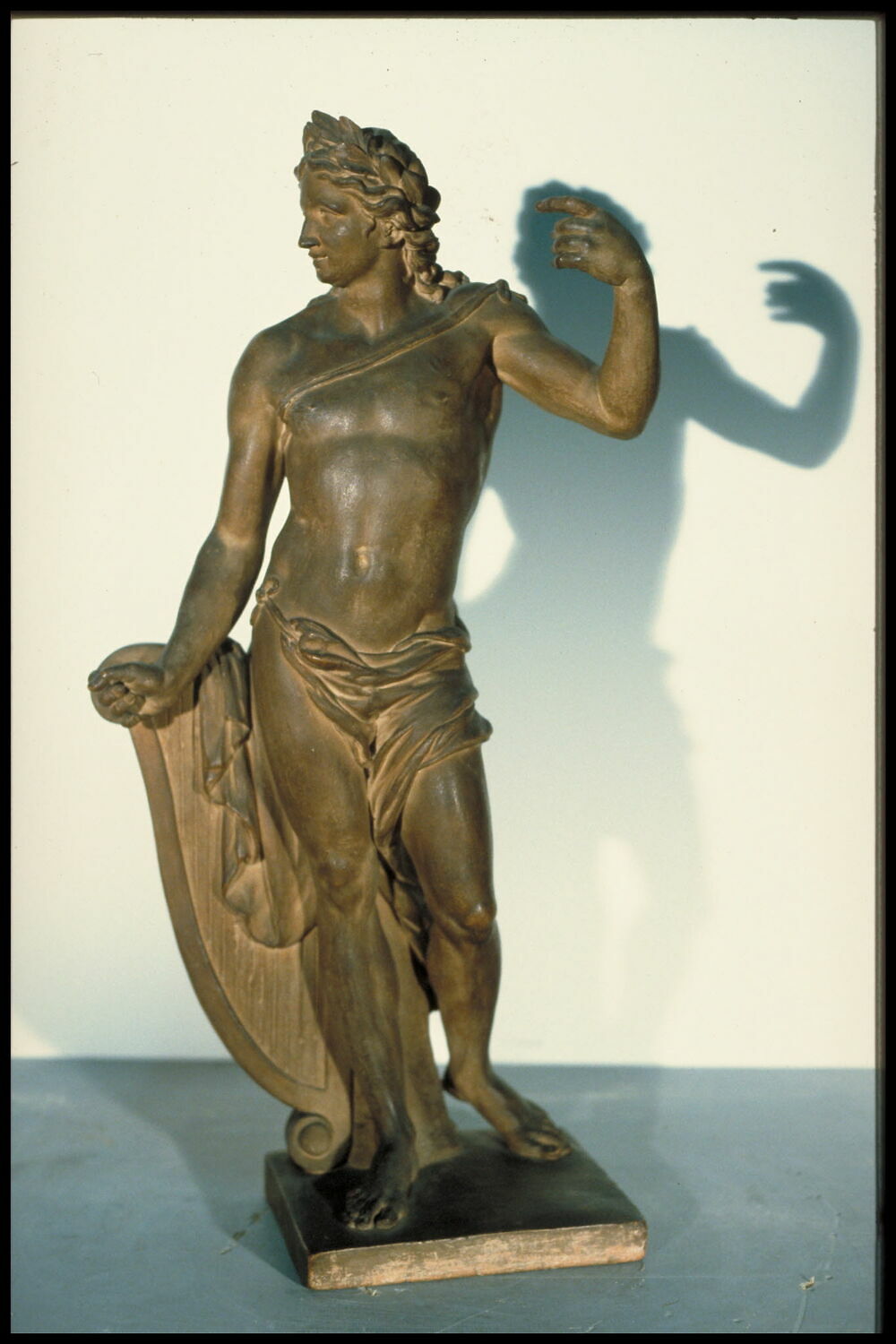 Apollon debout appuyé sur sa lyre Louvre Collections