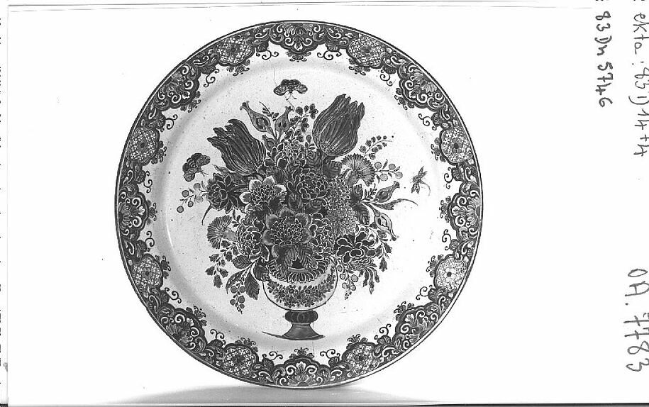 Plat Rond Vase De Fleurs Et Lambrequins Sur Le Marli Louvre Collections