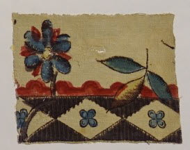 Petit fragment fond blanc, 1 feuillle et 1 fleur coupées bleues et roses, image 1/5
