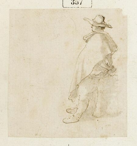 Homme debout, de profil, avec une cape, portant un chapeau à larges bords