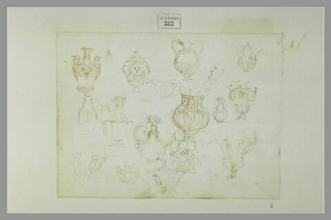 Etude de vases et d'aiguières ; coupe en forme d'escargot ; tête de satyre, image 2/2