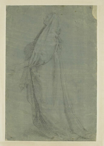 Femme debout, drapée, de profil à gauche, regardant vers le haut