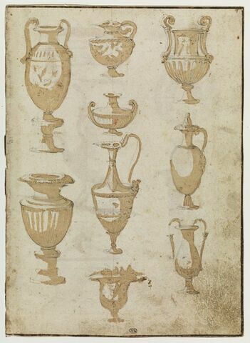 Neuf vases de formes variées