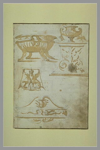 Etudes de base de candélabres, de cassolette et de deux motifs décoratifs, image 2/2