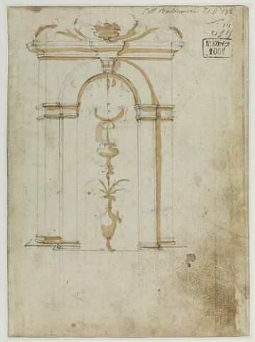 Encadrement d'une niche contrée décorée d'un vase avec un motif d'arabesques, image 1/2