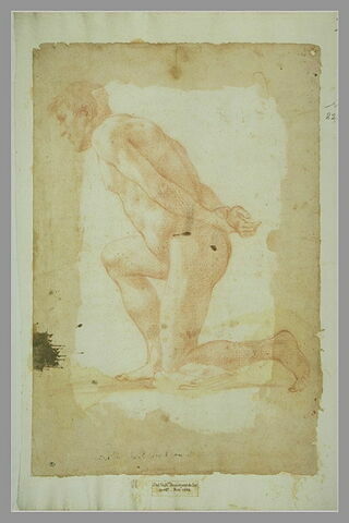 Homme nu agenouillé, de profil, les mains jointes derrière le dos