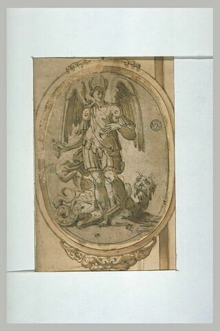 Saint Michel tenant l'épée et la balance et posant le pied sur le dragon, image 3/3