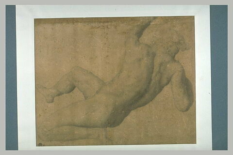 Homme nu, vu de dos, à demi-allongé et en appui sur un bras, image 1/1