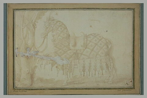 Cheval richement harnaché, attaché à un arbre, de profil vers la gauche, image 2/2