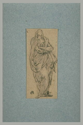Une figure drapée regardant vers la gauche, les bras croisés sur la poitrine, image 2/2