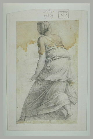 Femme debout levant les bras : figure du Jardin des Hespérides, image 2/2