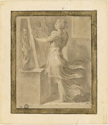 Femme debout, peignant une toile d'après une statuette