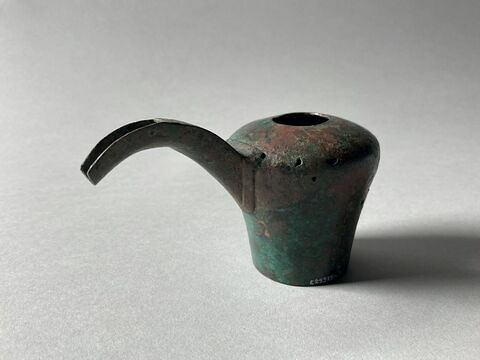 aiguière ; vase miniature, image 9/12