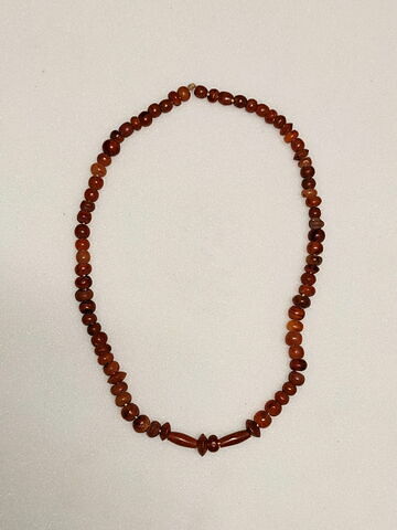 collier ; perle sphérique  ; perle en olive  ; perle lenticulaire, image 1/1