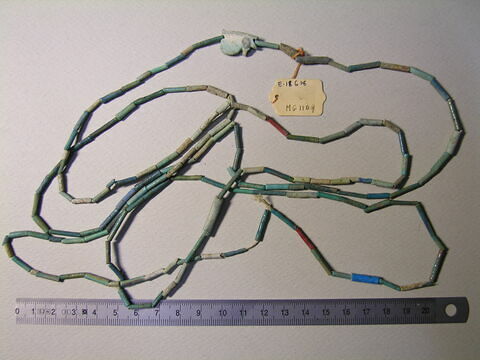 collier à pendentif ; amulette ; perle tubulaire, image 1/1