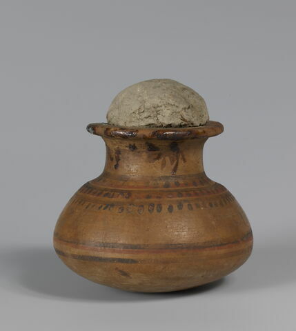 jarre biconique ; vase miniature ; avec contenu ; bouchon de vase, image 1/3