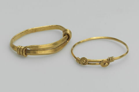 bracelet en anneau à extrémités enroulées, image 2/4