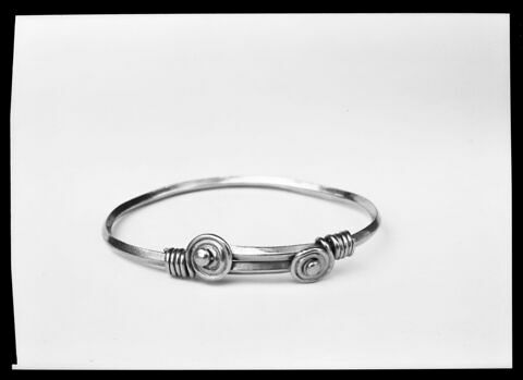 bracelet en anneau à extrémités enroulées, image 5/5