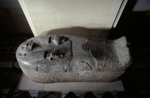 sarcophage anthropoïde