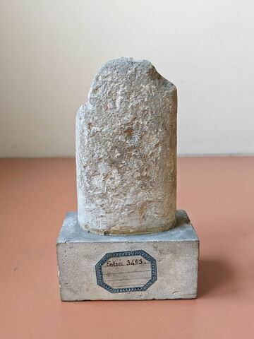 stèle cintrée ; stèle miniature, image 2/3