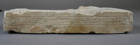 socle de stèle ; stèle oudjet