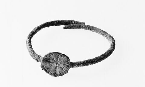 bracelet en anneau à médaillon, image 1/1