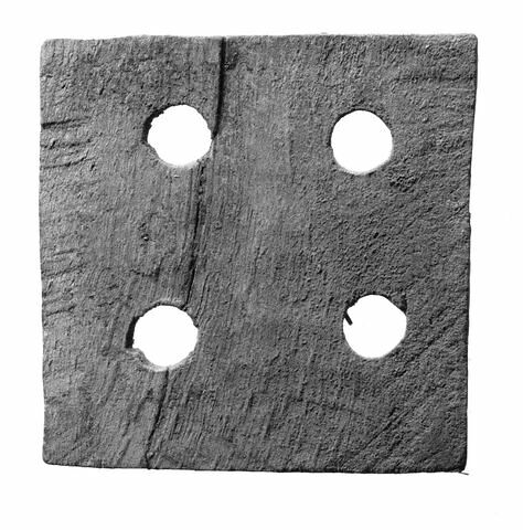 carton de tissage ; deux fragments recollés, image 1/3