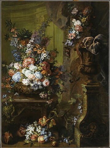 Vase d'or, fleurs et fruits, image 1/2