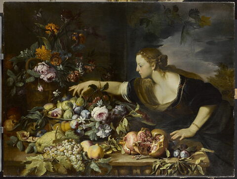Femme prenant un fruit dans une coupe de fleurs et de fruits, image 1/4