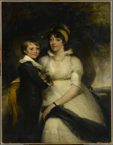 Portrait d'une jeune femme avec un petit garçon tenant un chat