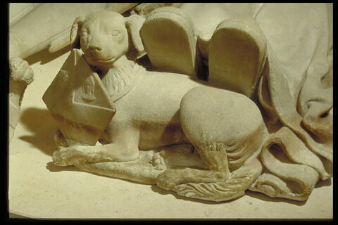 Robine Legendre (+ 15 avril 1520)  et un chien portant les armoiries de la défunte, image 4/5