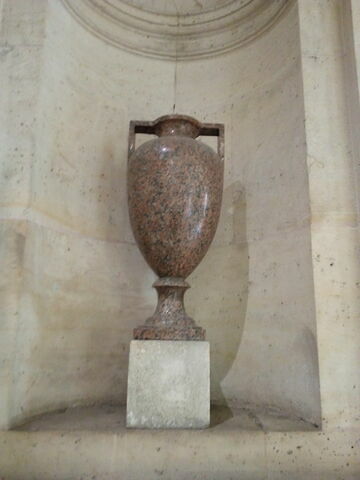 Vase formé amphore, image 1/1