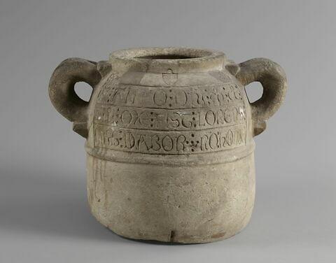 Vase (ou urne) à panse large et à deux anses doubles