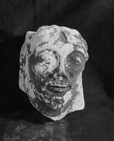 Modillon de corniche décoré d'une tête d'homme renversée en arrière, image 1/1