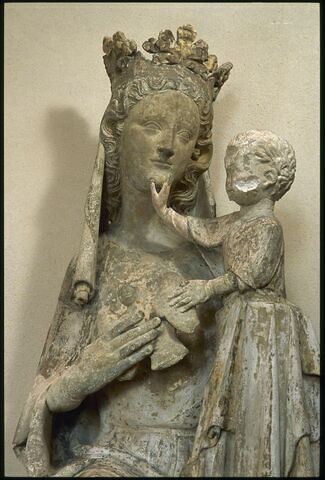 La Vierge assise tenant l'Enfant debout sur son genou, image 9/15