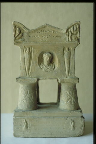 Sarcophage décoré de médaillons de lacrymatoires et chrismes (projet de tombeau), image 6/9