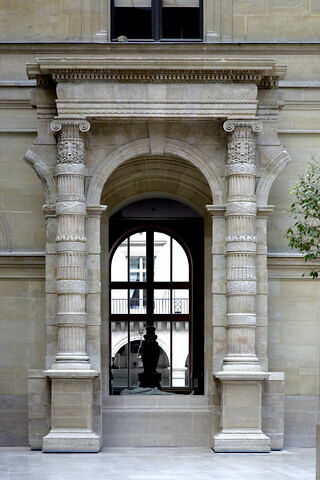 Arcade provenant de la façade occidentale du château des Tuileries, image 1/69