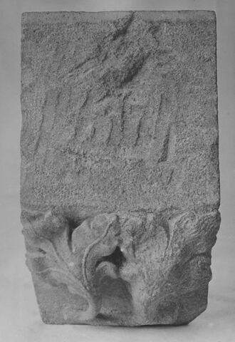 Fragment de relief décoré de feuillage, image 5/5