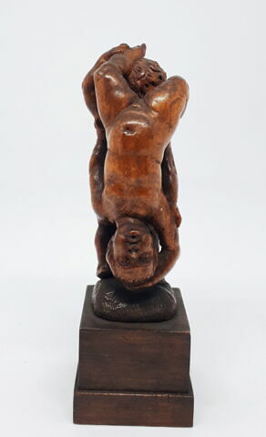 Groupe sculpté : deux enfants nus, image 4/4
