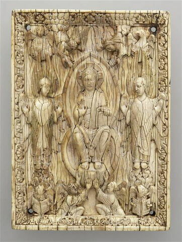 Plaque de reliure : Christ en majesté entouré des symboles des évangélistes.