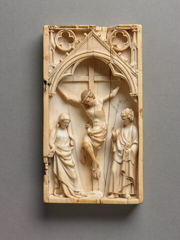 Feuillet gauche d'une plaquette à une arcature : la Crucifixion