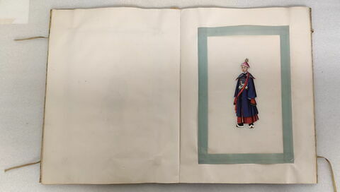 Album contenant douze dessins représentant des dignitaires dans de luxueux habits, image 21/31