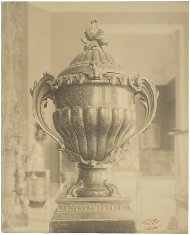 Vase monté, image 1/1