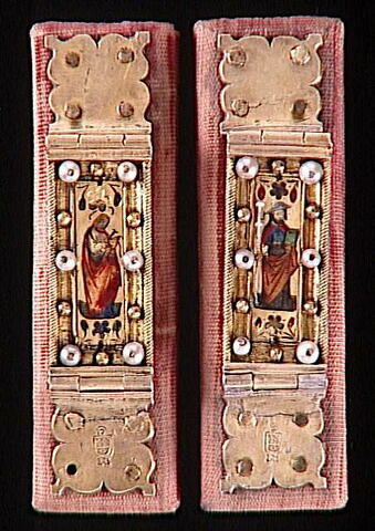 Deux fermoirs de livres chacun décoré d'un personnage : saint Jean l'Evangéliste et saint Jacques le Majeur, image 7/9