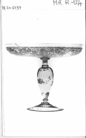 Coupe plate (tazza)