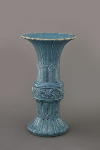 Vase cornet en porcelaine de Chine
