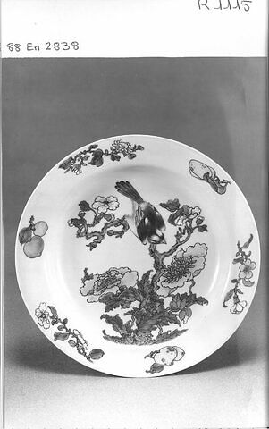 Assiette en porcelaine coquille d'oeuf et réserve rubis, image 1/1