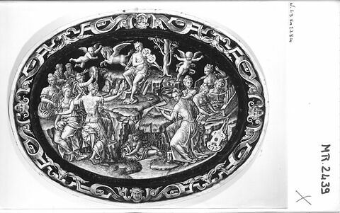 Plat ovale : Apollon sur le mont Parnasse (tête de satyre aux extrémités), image 6/6