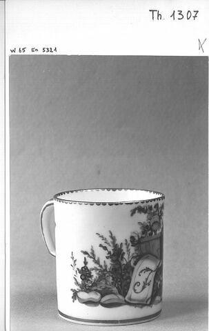 Tasse de porcelaine (sans soucoupe), image 1/2